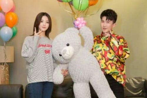 热点黑料揭秘娱乐圈吃瓜与直播变现真相