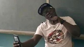 吃瓜群众的娱乐圈热议：从离谱八卦到网络道德反思