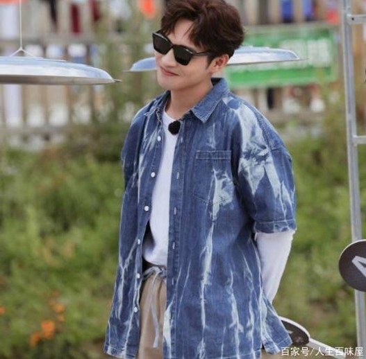 娱乐吃瓜视频成闺蜜间新宠，幕后故事揭秘