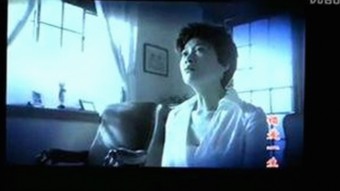 马苏时尚大片再掀娱乐圈性感风潮，封面设计与明星亲密互动成新趋势