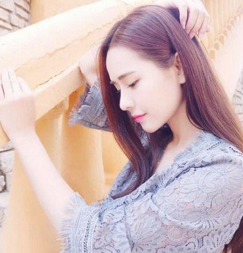 彭豆豆青春写真引热议，杨颖颜值与演技的双重话题🌟