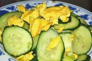 小乔吃瓜娱乐抖音号走红背后：从普通人到互动女王的秘密