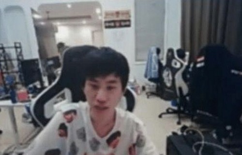 娱乐圈大瓜热议：小车里的秘密与明星幕后故事揭秘